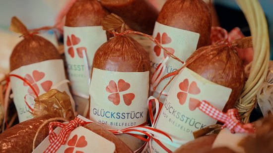 Gluecksstueck-Hof_Bielfeldt_Wurst-Hofladen2.jpg